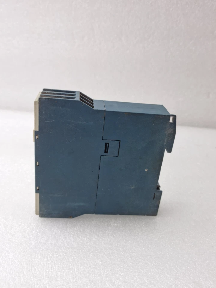 SIEMENS 7PU4020-2BN20 Time Delay Relay 220-240VAC 1.5-30s Industrial Automation
